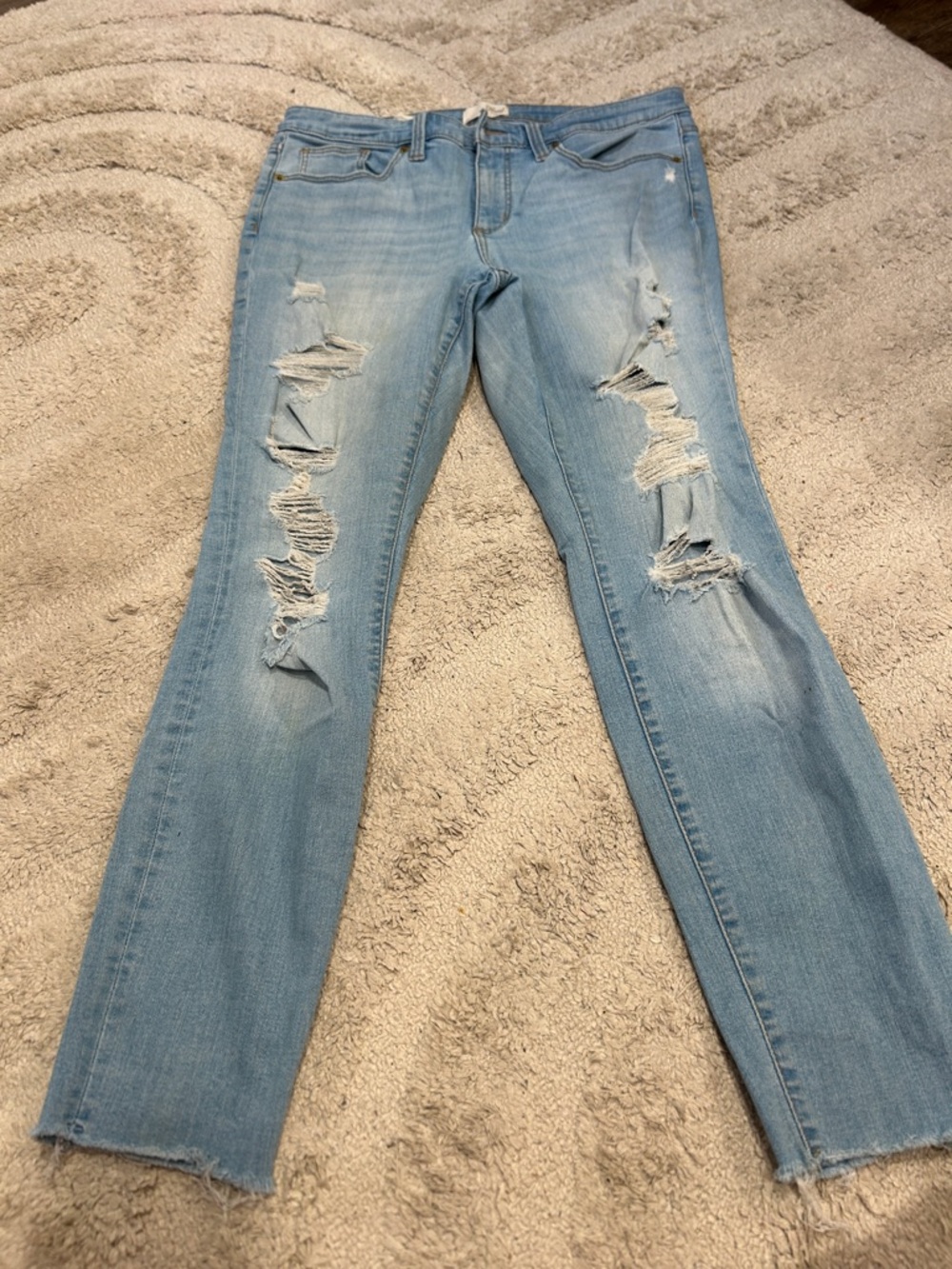 Universal Thread Light Blue Distressed Straight-Leg Jeans